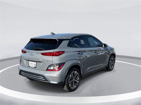 Used 2023 Hyundai Kona SE image 5