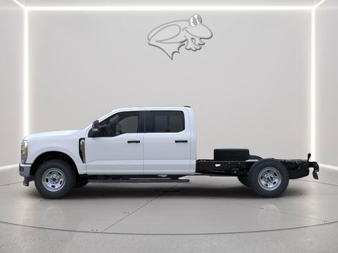 New 2026 Ford F350 XL w/ XL Chrome Package image 3