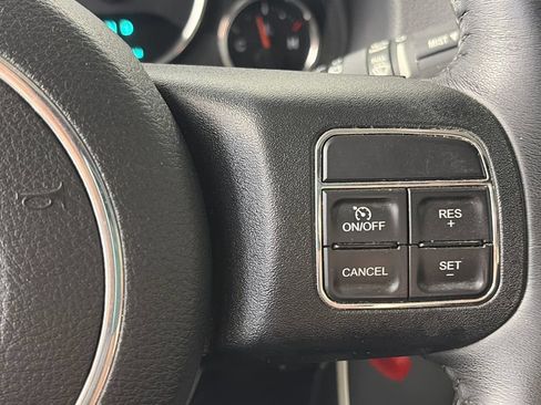 Used 2017 Jeep Wrangler Unlimited Rubicon w/ Connectivity Group AWD/4WD image 18