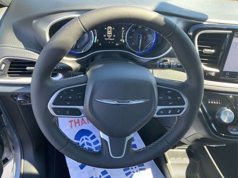 New 2026 Chrysler Pacifica Select image 16