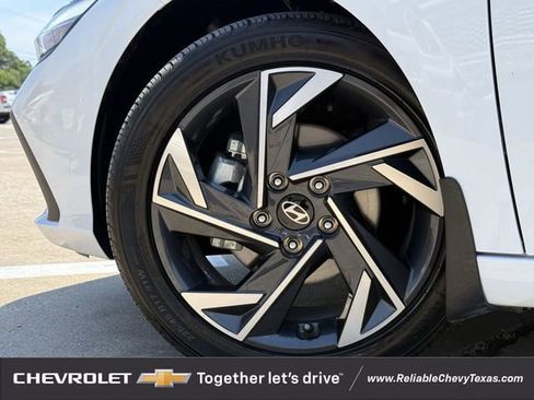 Used 2025 Hyundai Elantra Sport FWD image 10