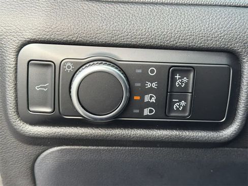 Used 2024 Ford Explorer 2WD image 32