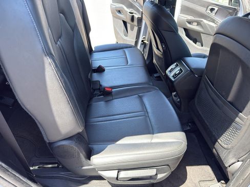 Used 2022 Kia Sorento S FWD image 28