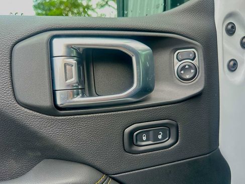 New 2026 Jeep Wrangler Unlimited Sahara AWD/4WD image 15