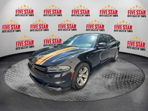 Used 2015 Dodge Charger SE w/ Sport Appearance Group image 3
