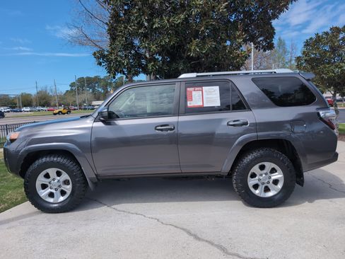 Used 2015 Toyota 4Runner SR5 image 7