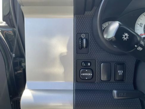 Used 2014 Toyota FJ Cruiser 2WD w/ Convenience Package image 23