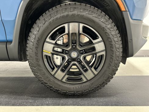 Used 2025 Rivian R1S Adventure AWD/4WD image 11