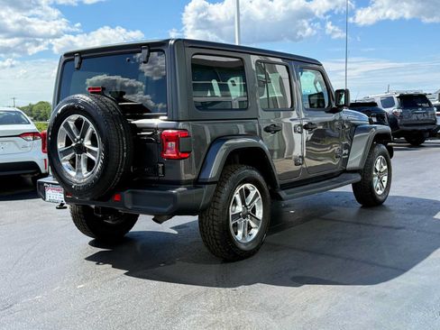 Used 2018 Jeep Wrangler Unlimited Sahara AWD/4WD image 4