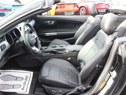 Used 2017 Ford Mustang GT Premium w/ Equipment Group 401A RWD image 7