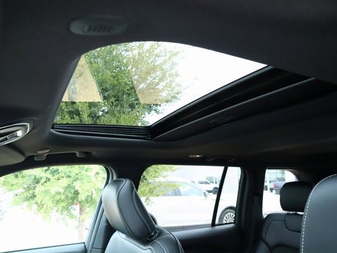 New 2025 Jeep Grand Cherokee Altitude image 15