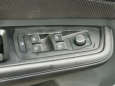 Used 2024 Volkswagen Atlas SE image 17