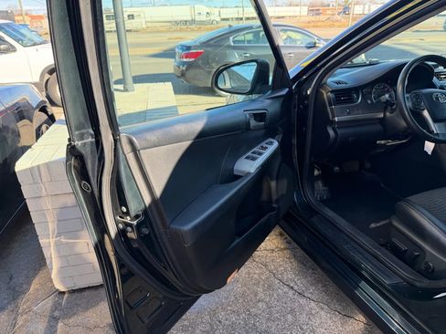 Used 2013 Toyota Camry L image 17