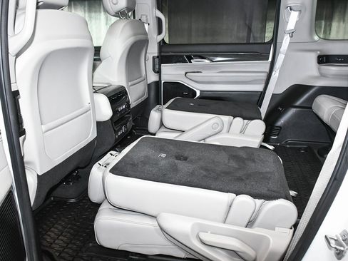 Used 2022 Jeep Wagoneer Series III w/ Premium Group I image 55