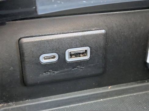 Used 2023 Buick Envision Essence image 18