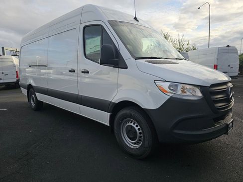 New 2025 Mercedes-Benz Sprinter 2500 image 8