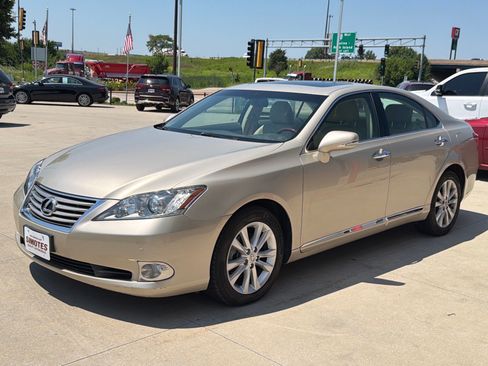 Used 2011 Lexus ES 350 w/ Preferred Accessory Package FWD image 4