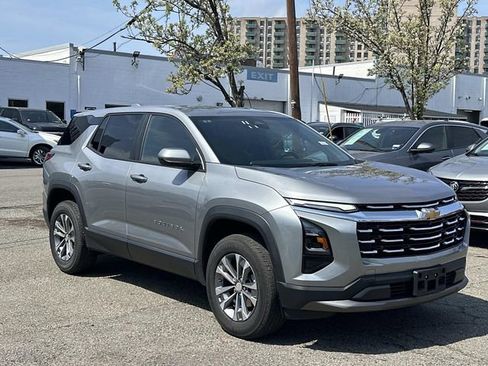 Used 2025 Chevrolet Equinox LT image 1