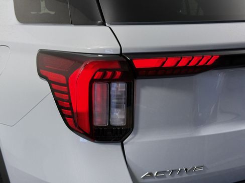 New 2026 Ford Explorer Active RWD image 8