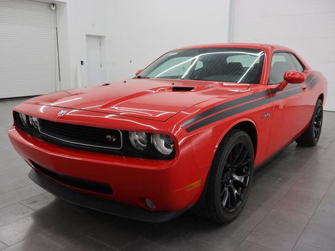 Used 2010 Dodge Challenger R/T RWD image 7