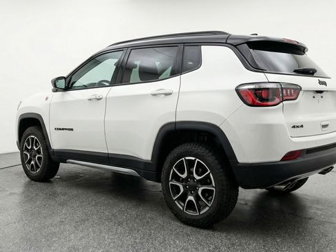 Used 2025 Jeep Compass Trailhawk image 6