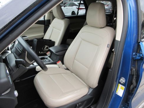 Used 2020 Ford Explorer XLT w/ Equipment Group 202A image 18