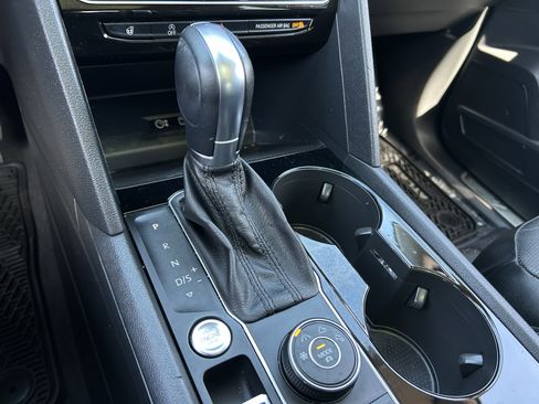 Used 2019 Volkswagen Atlas SEL Premium image 28