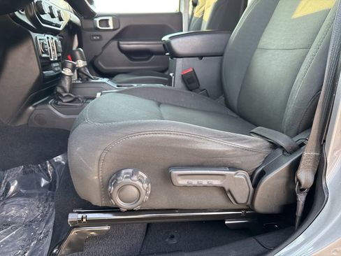 Used 2020 Jeep Gladiator Sport w/ Quick Order Package 24S image 17