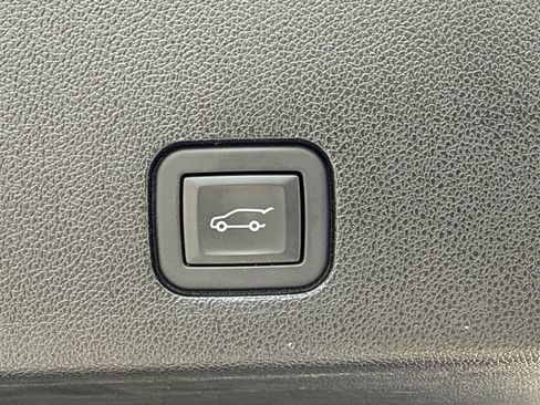 Certified 2025 Cadillac XT6 Premium Luxury FWD image 19
