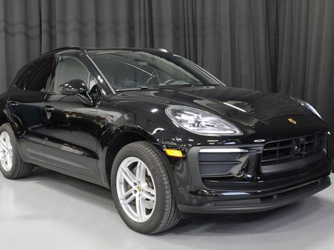 Used 2025 Porsche Macan image 9