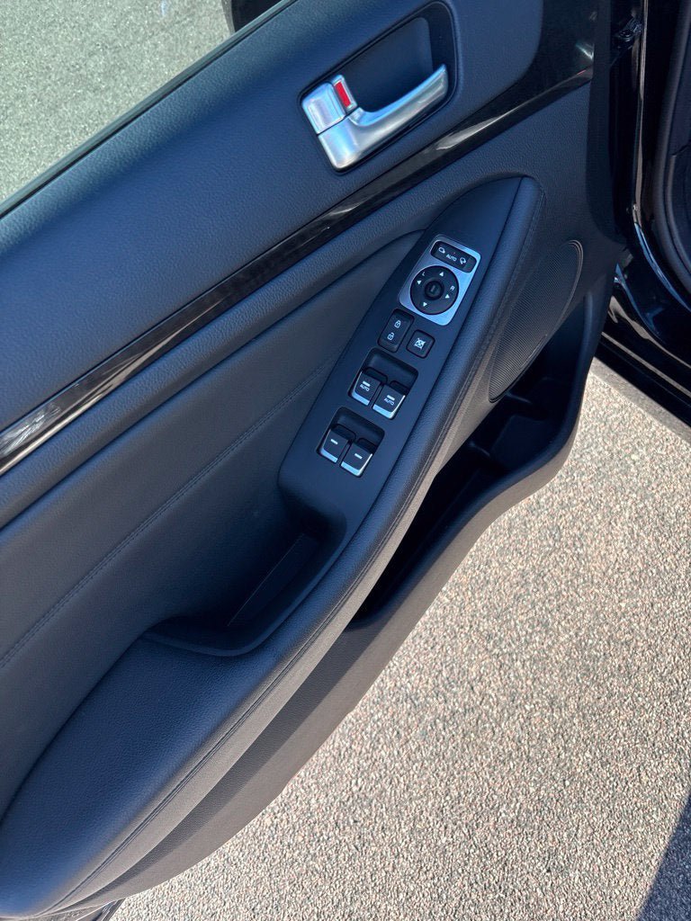 Used 2015 Kia Cadenza Premium FWD image 12