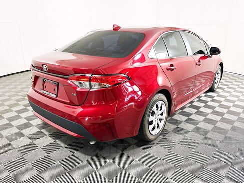 Used 2022 Toyota Corolla LE FWD image 3