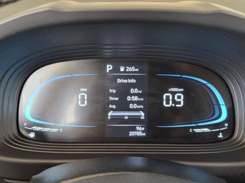 Used 2025 Hyundai Venue SEL FWD image 13