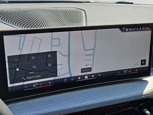 Used 2025 BMW 430i xDrive Coupe w/ Premium Package image 18