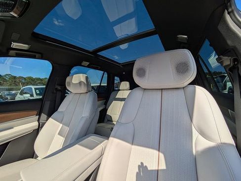 New 2026 Cadillac Vistiq Sport w/ LPO, Floor Liner Package image 22