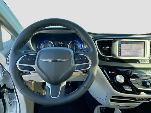 Used 2024 Chrysler Voyager LX image 11