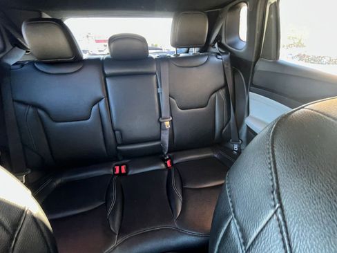 Used 2025 Jeep Compass Limited image 32