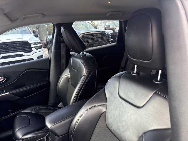 Used 2019 Jeep Cherokee Latitude Plus w/ Cold Weather Group AWD/4WD image 9