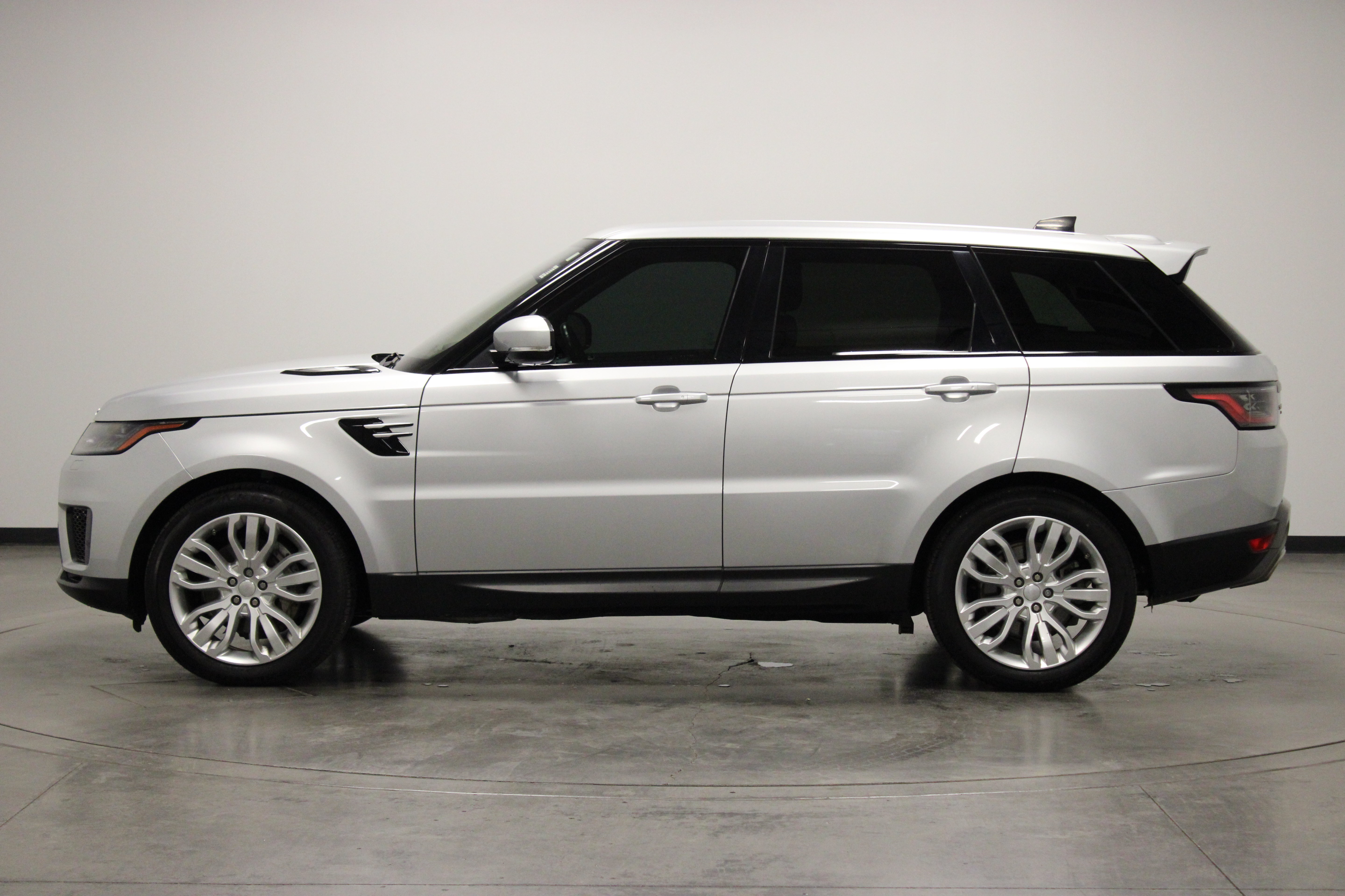 Used 2020 Land Rover Range Rover Sport SE AWD/4WD image 5