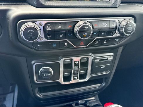 Used 2023 Jeep Wrangler Unlimited Sahara AWD/4WD image 17