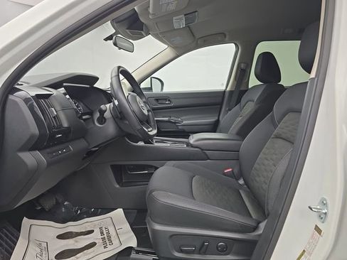 Used 2025 Nissan Pathfinder SV image 22