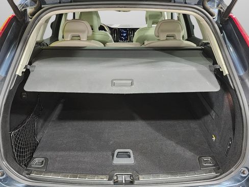 Used 2018 Volvo XC60 T6 Momentum w/ Convenience Package AWD/4WD image 35