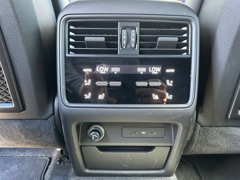 Certified 2024 Porsche Cayenne Coupe AWD/4WD image 42