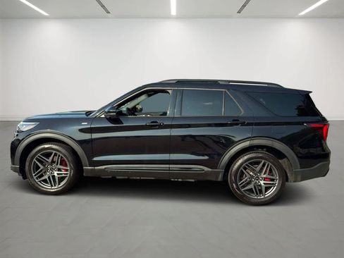 Used 2025 Ford Explorer ST-Line w/ ST-Line Street Pack AWD/4WD image 2