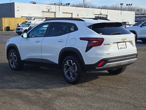 Used 2025 Chevrolet Trax LT image 6