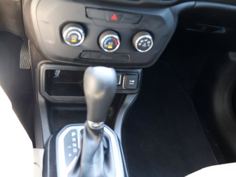 Used 2020 Jeep Renegade Sport FWD image 13