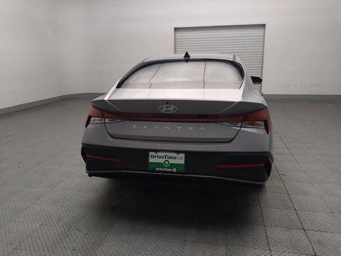 Used 2025 Hyundai Elantra SE FWD image 7