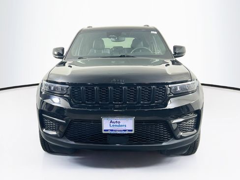 Used 2023 Jeep Grand Cherokee Altitude AWD/4WD image 2