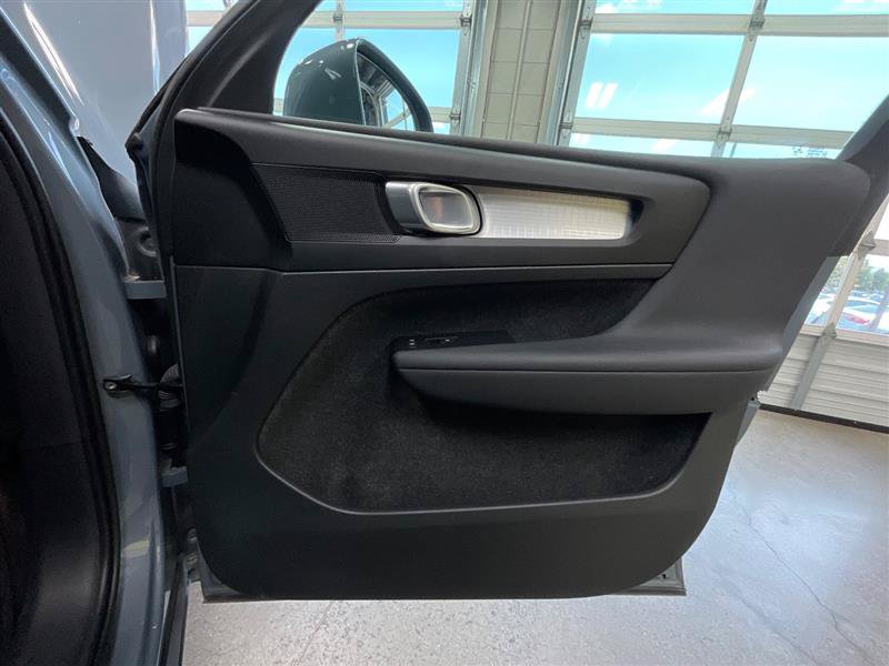 Used 2023 Volvo XC40 B5 Core AWD/4WD image 25
