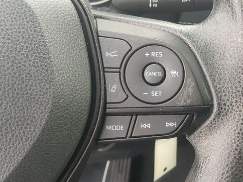 Used 2022 Toyota RAV4 LE image 31